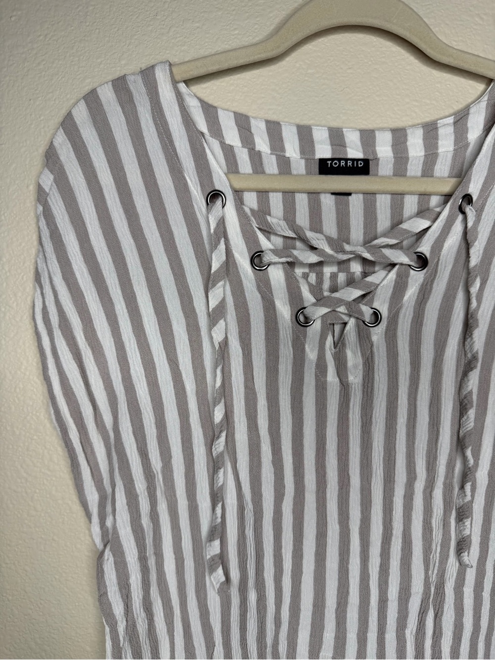 Torrid Women Stripe Gauze Lace Up Dolman Blouse 0X Plus Coastal Boho Neutral - Picture 4 of 9